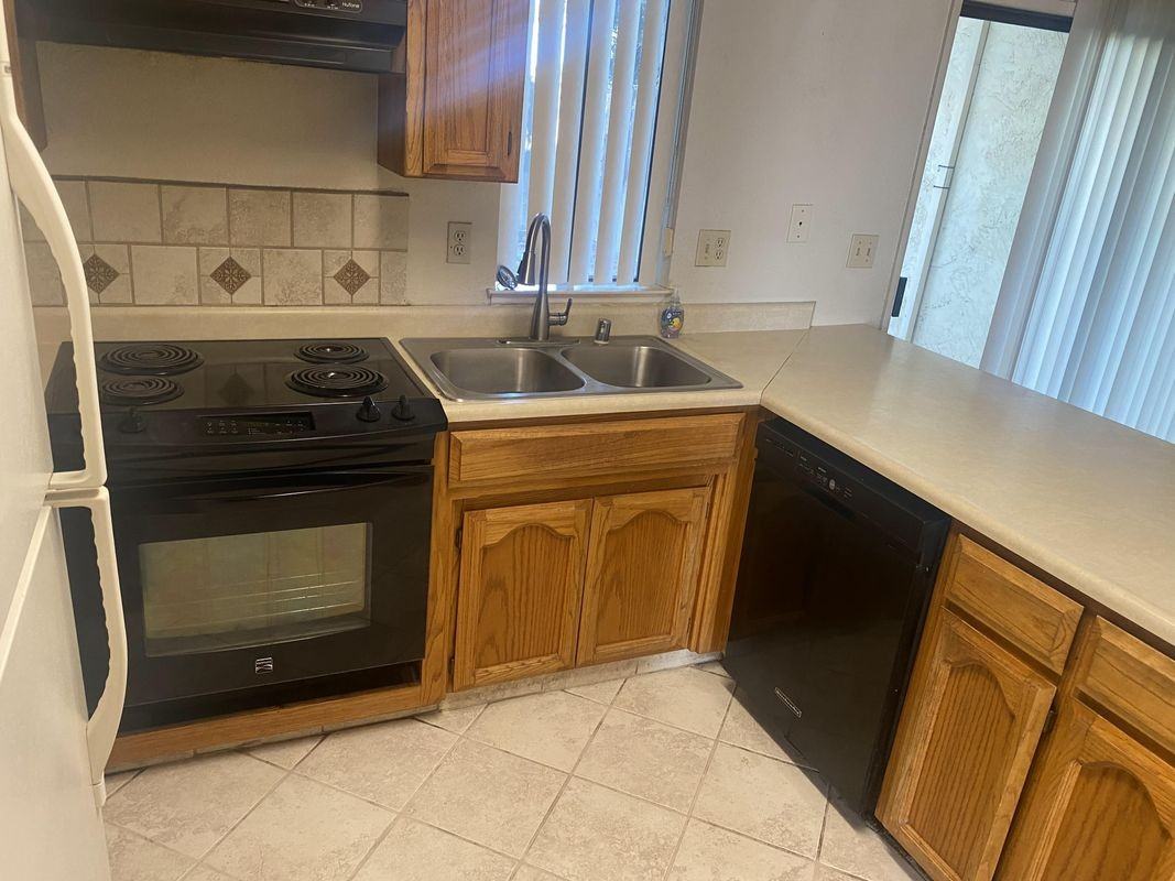 1529 Racquet Club Dr ##B - Photo 4 of 9