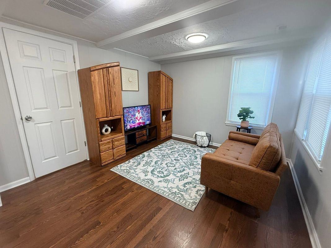 4910 Blue Ln - Photo 4 of 8