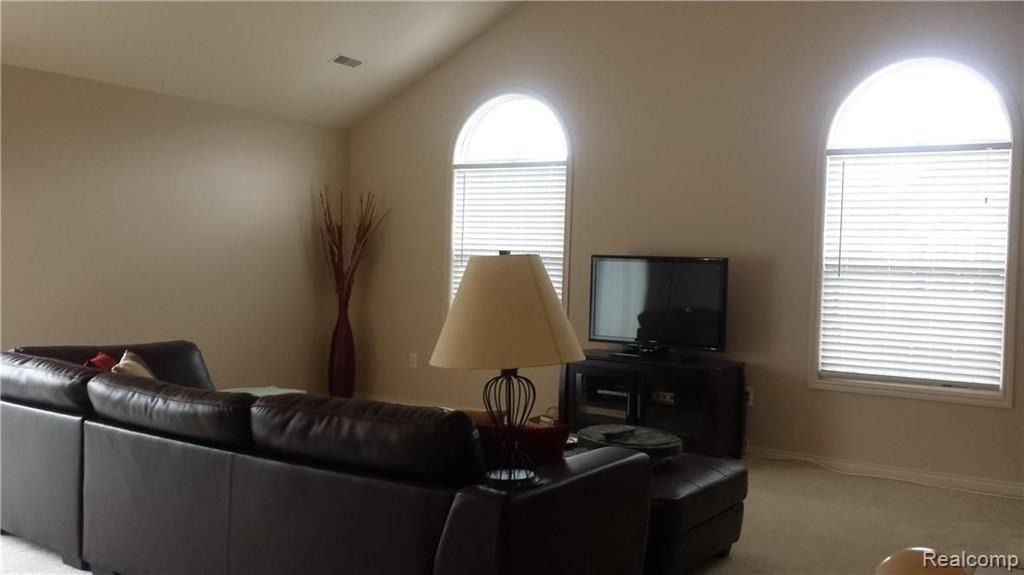 28339 Carlton Way Dr - Photo 3 of 12