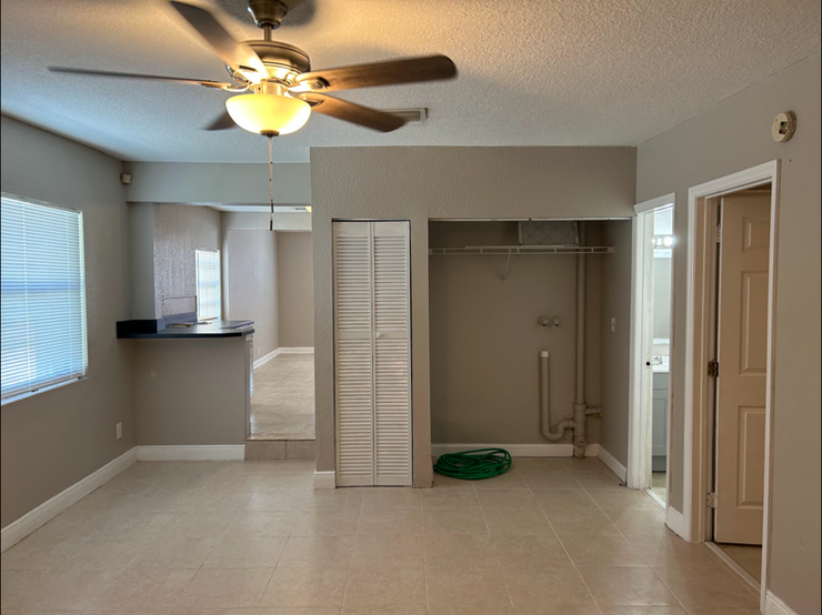 860 Ne 35th St - Photo 2 of 3