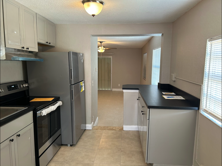 860 Ne 35th St - Photo 3 of 3