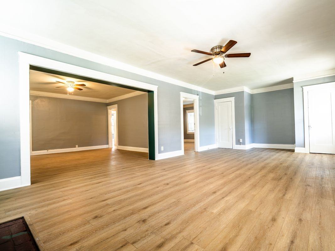 223 S Reno St - Photo 5 of 36