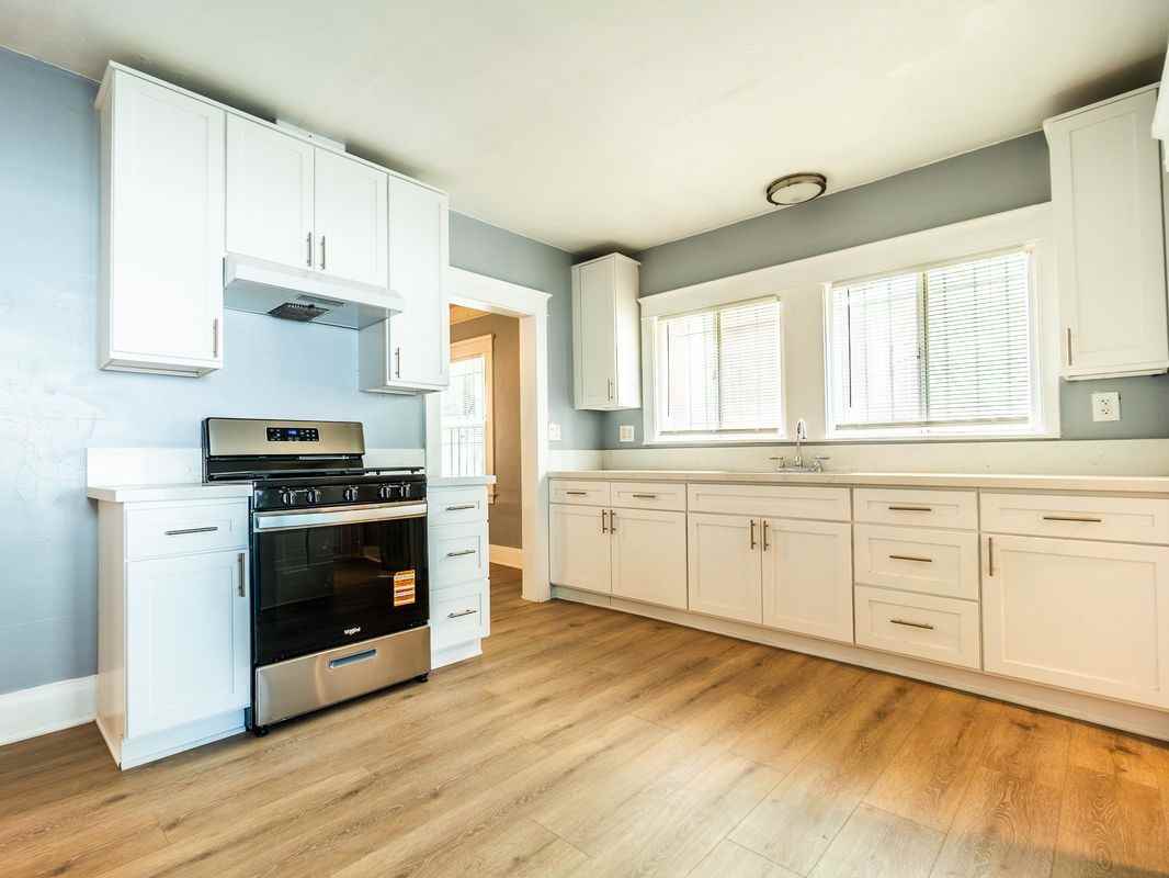 223 S Reno St - Photo 6 of 36