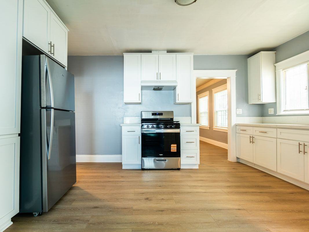 223 S Reno St - Photo 7 of 36