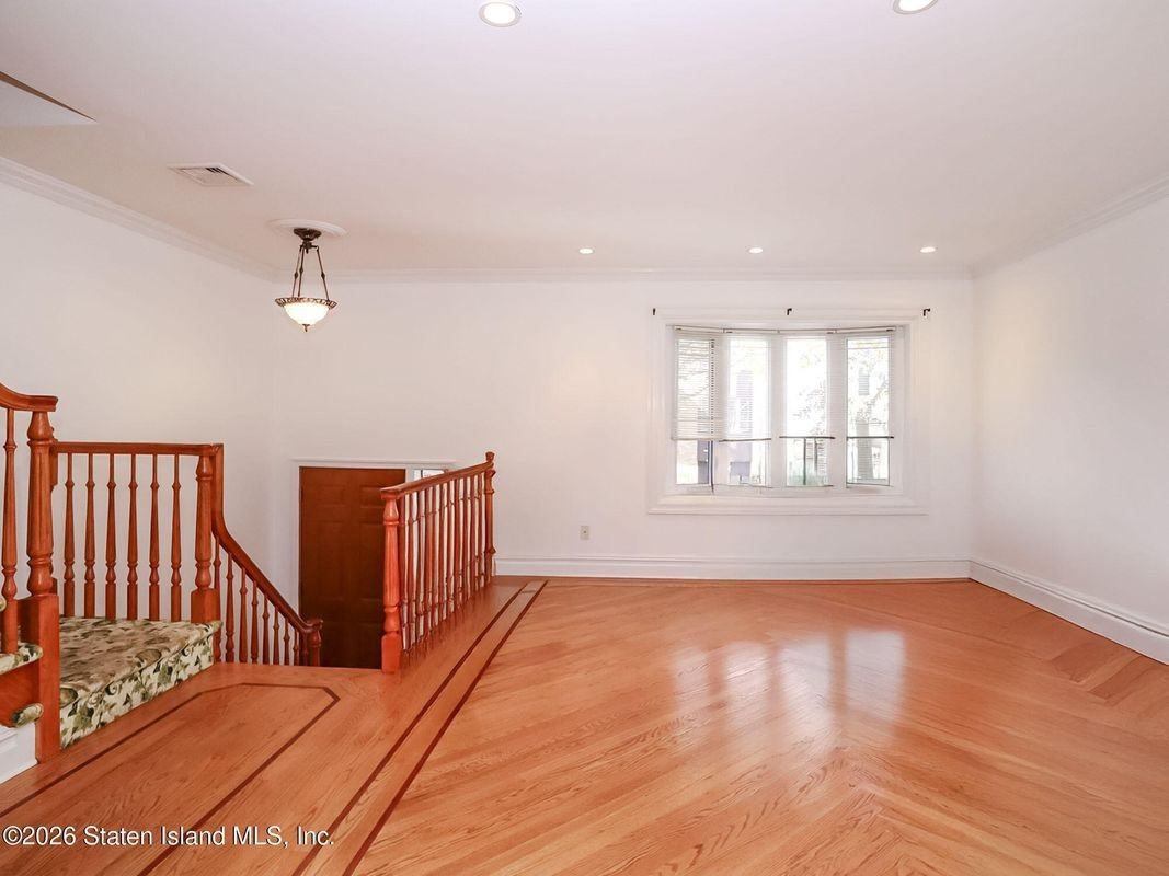 64 Claradon Ln - Photo 4 of 18