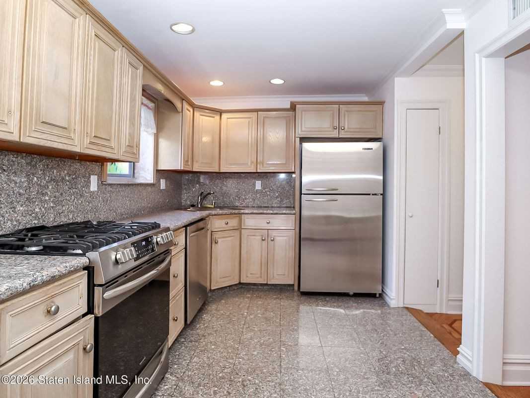 64 Claradon Ln - Photo 6 of 18