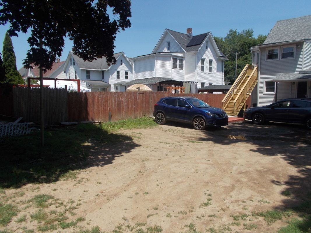161 Howard Ave - Photo 2 of 5
