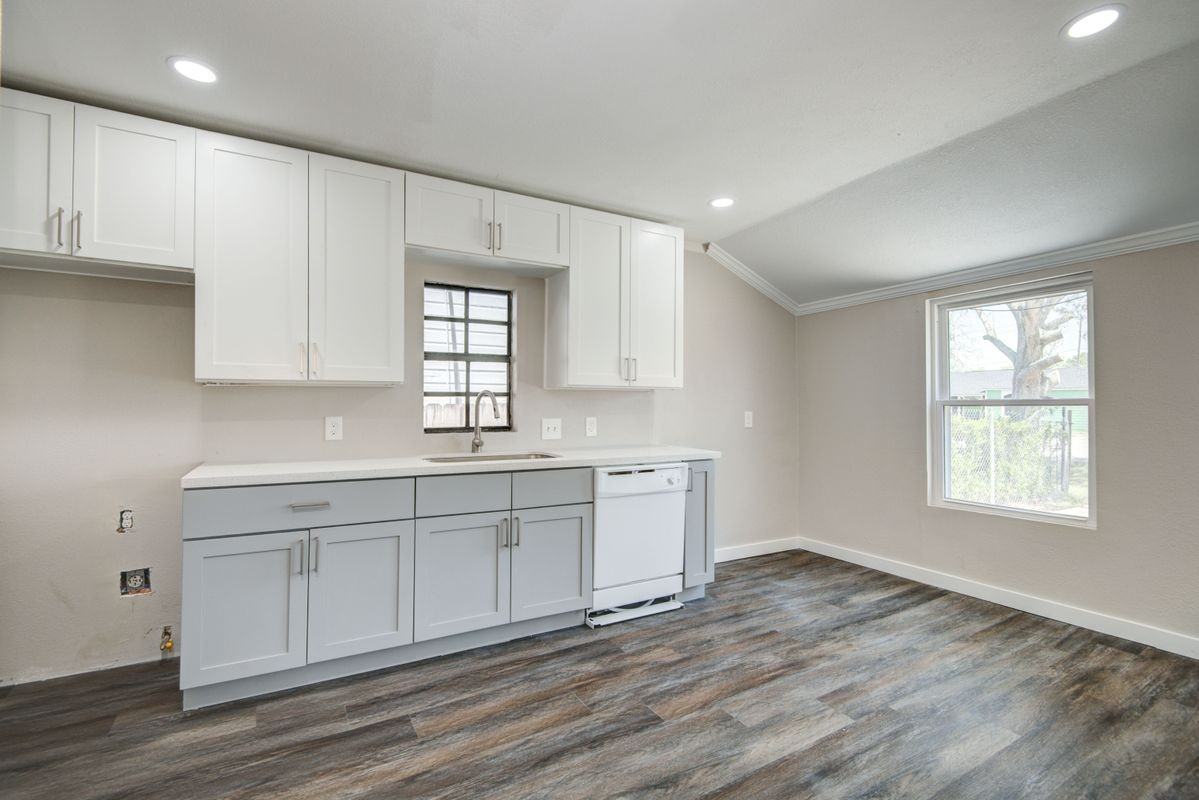 418 S Kansas St - Photo 4 of 36