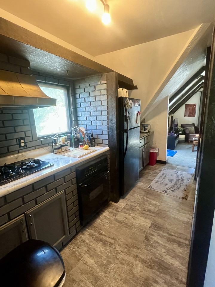 2959 N Oakland Ave - Photo 2 of 18