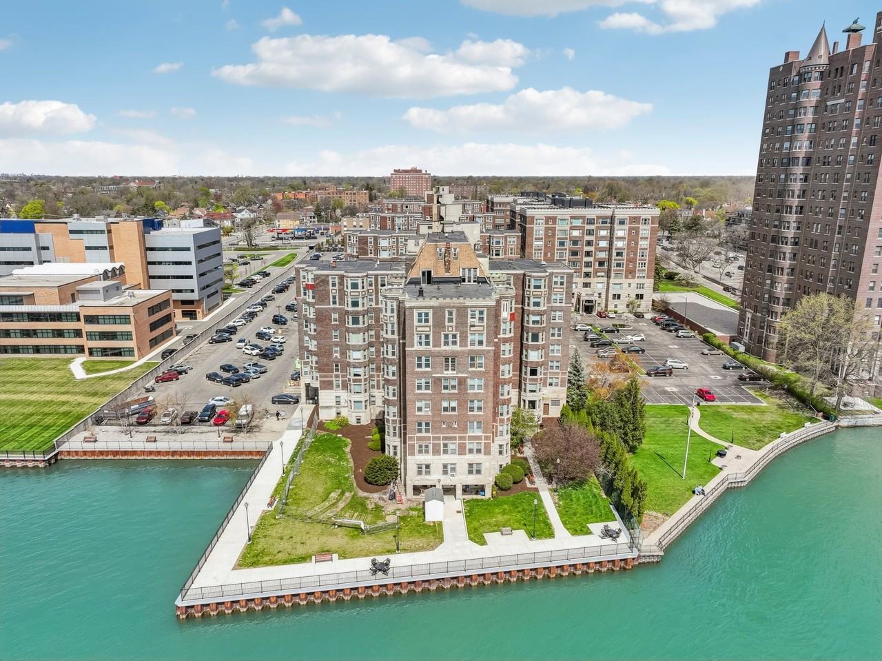 Alden Towers - Photo 3 of 50