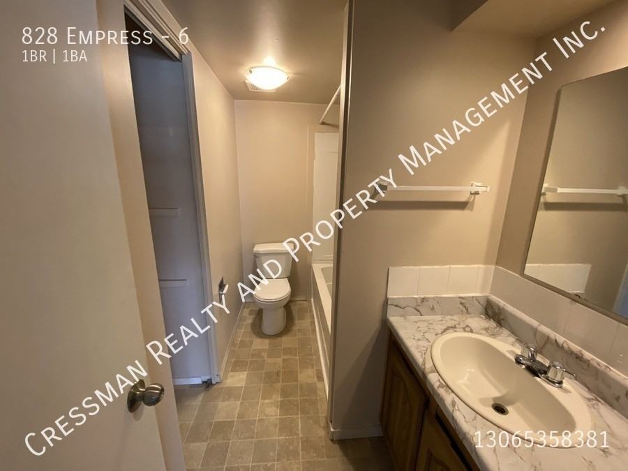 828 Empress St - Photo 4 of 9