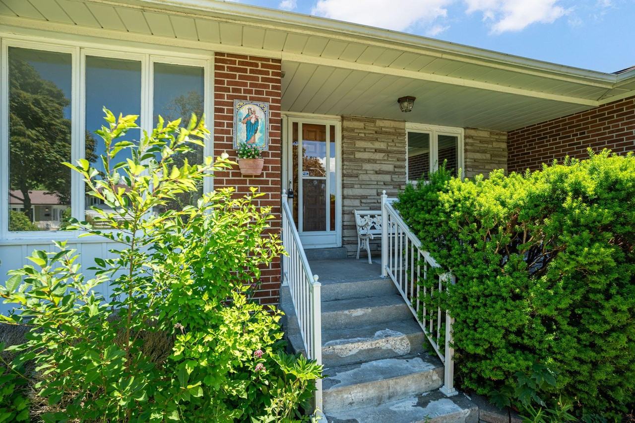 141 Oakmeadow Blvd #MAIN - Photo 7 of 35