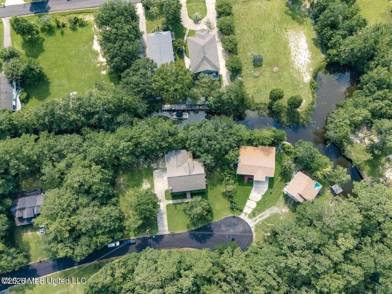 12216 Sandy Hook Ln - Photo 2 of 16