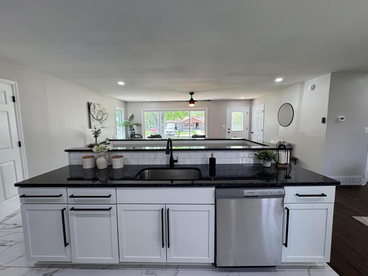 405 Cedar St Nw - Photo 3 of 24