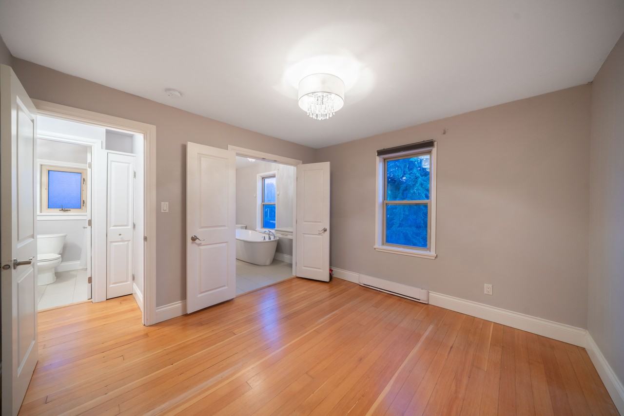 2528 Adanac Street - Photo 12