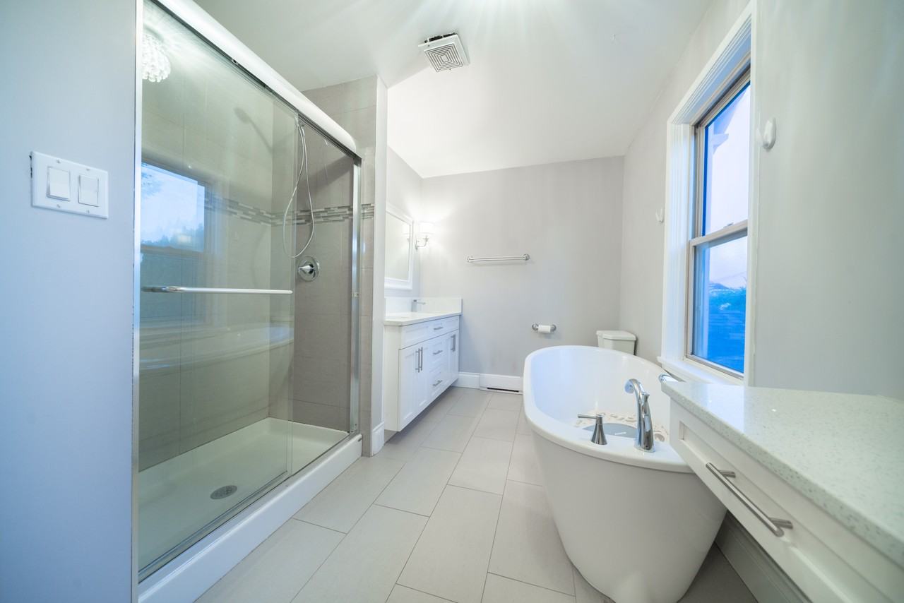 2528 Adanac Street - Photo 15