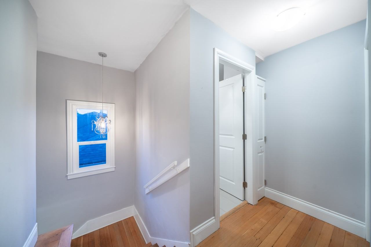 2528 Adanac Street - Photo 18