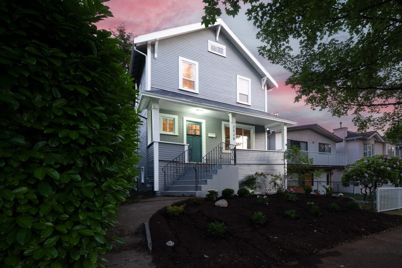 2528 Adanac Street - Photo 24