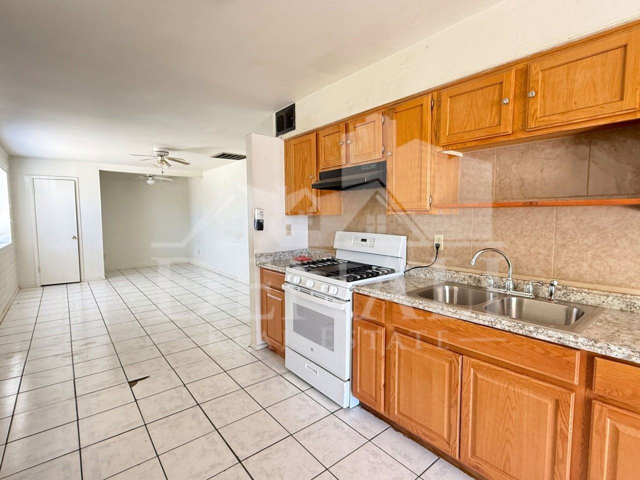 2232 E Burgess Ln - Photo 2 of 10