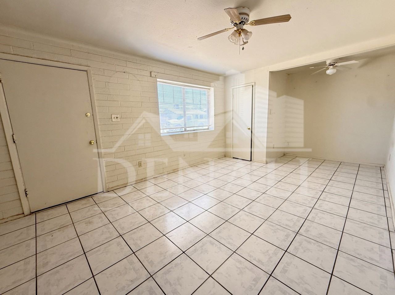 2232 E Burgess Ln - Photo 5 of 10