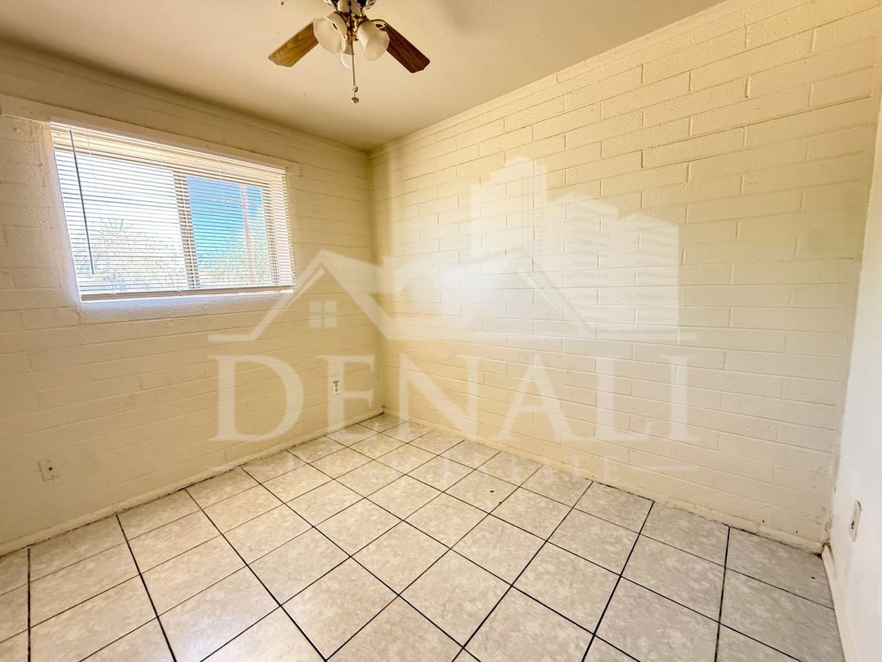2232 E Burgess Ln - Photo 6 of 10