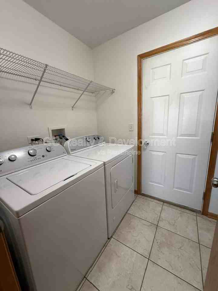1026 Turin Dr - Photo 7 of 23