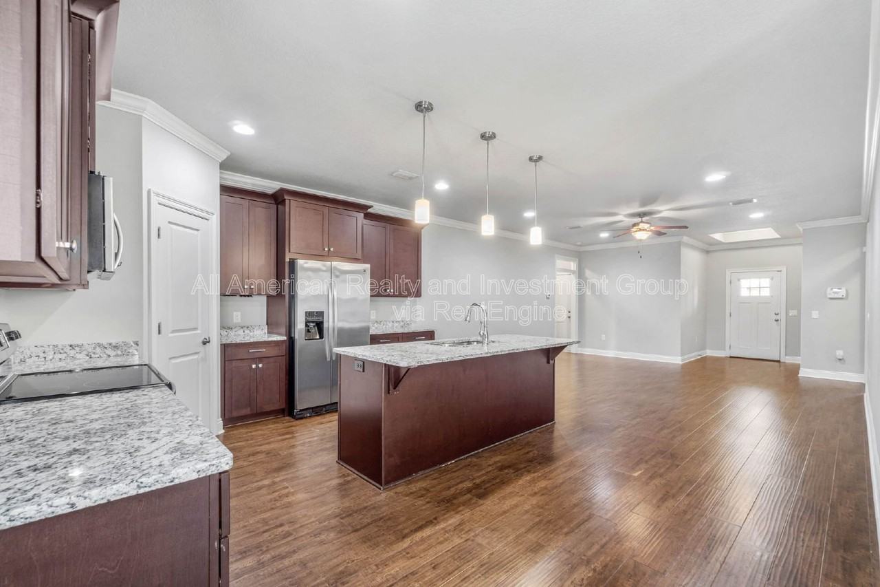2140 Nina St - Photo 4 of 23