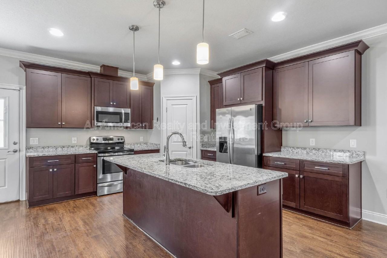 2140 Nina St - Photo 5 of 23