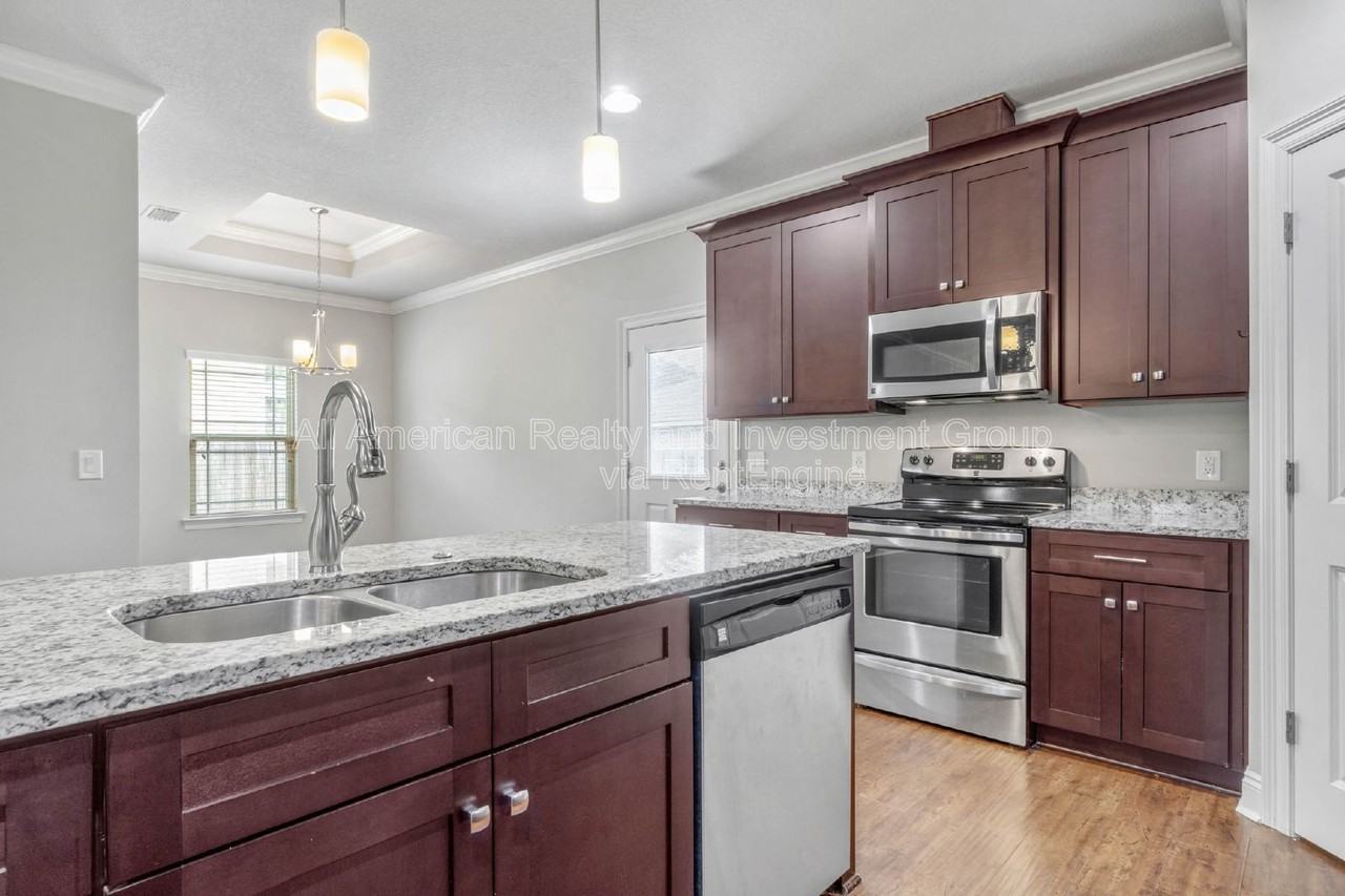 2140 Nina St - Photo 6 of 23
