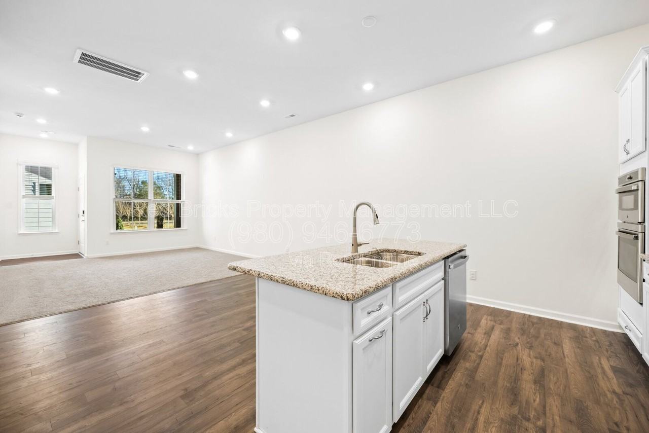 5720 Rivulet Way - Photo 4 of 25