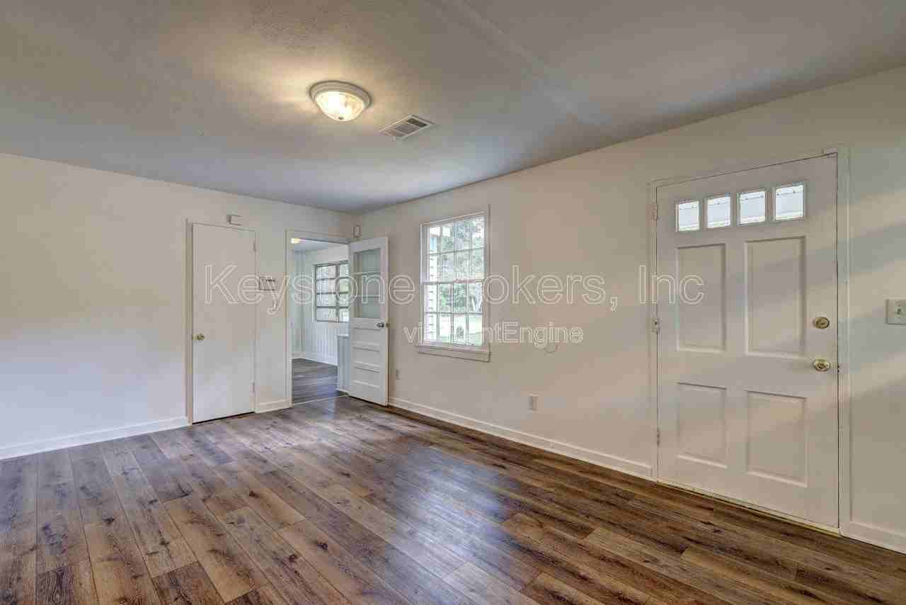 2752 Alden St - Photo 3 of 9