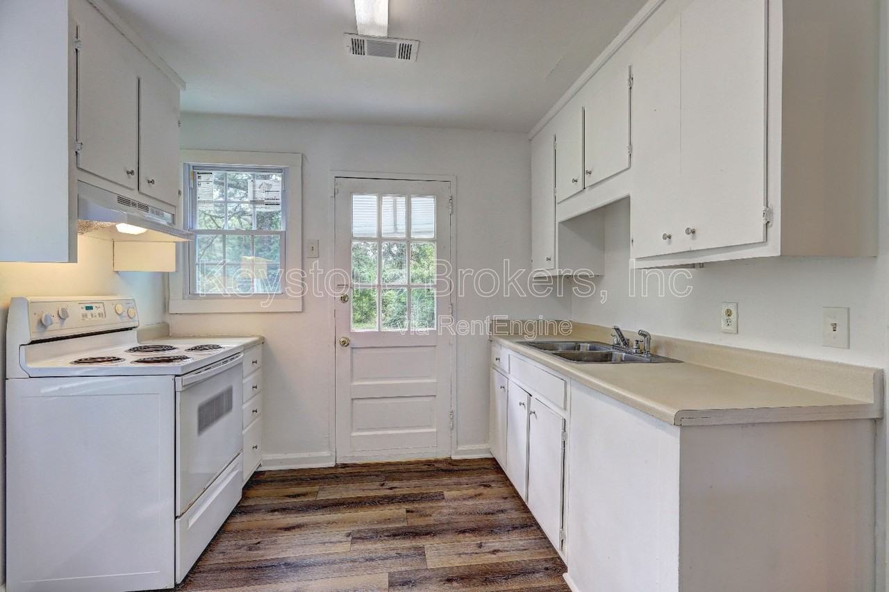 2752 Alden St - Photo 4 of 9