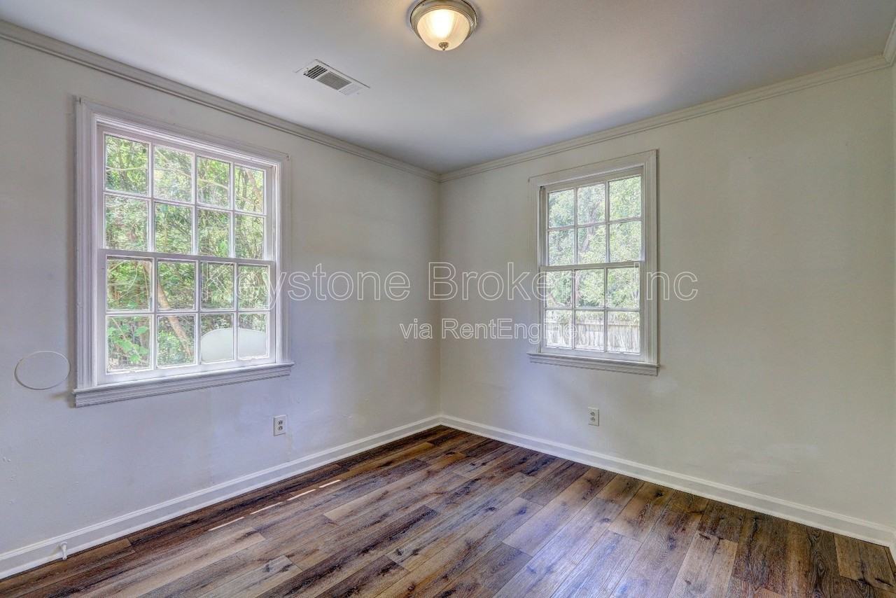 2752 Alden St - Photo 7 of 9