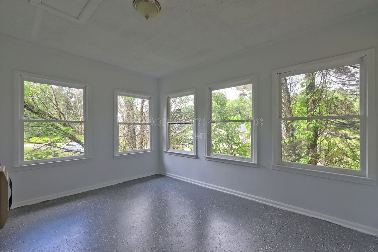 212 Clarkdell Dr - Photo 5 of 10
