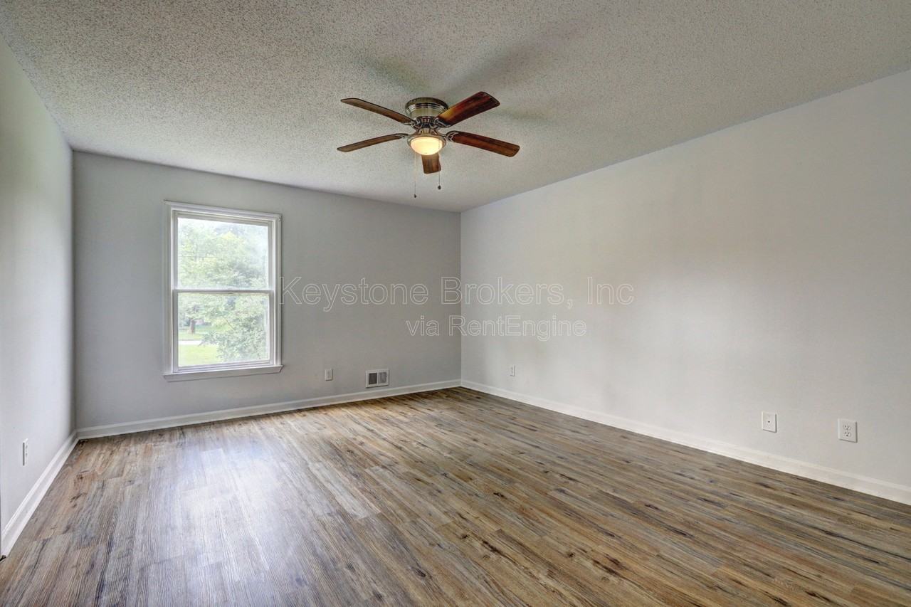 212 Clarkdell Dr - Photo 6 of 10