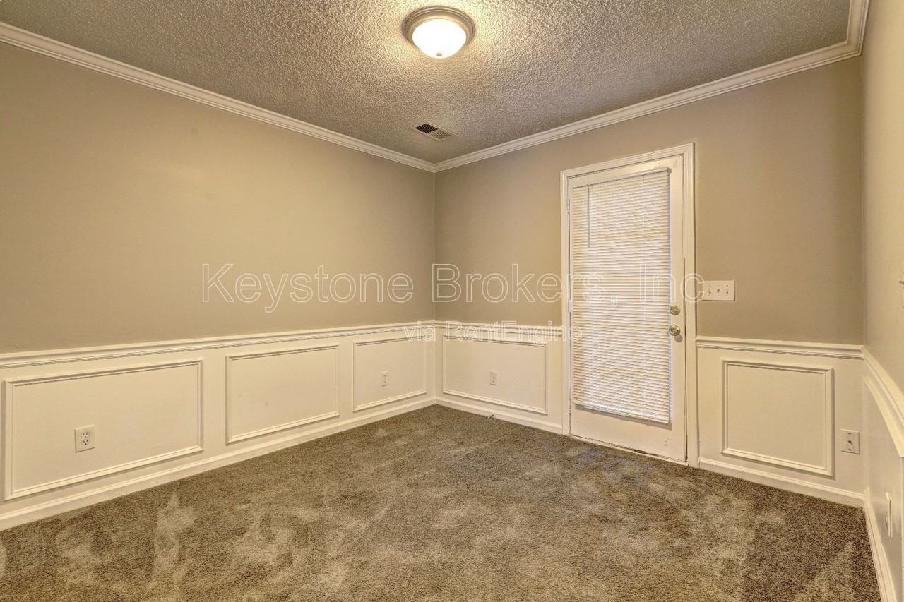 1370 N Hampton Dr - Photo 4 of 8