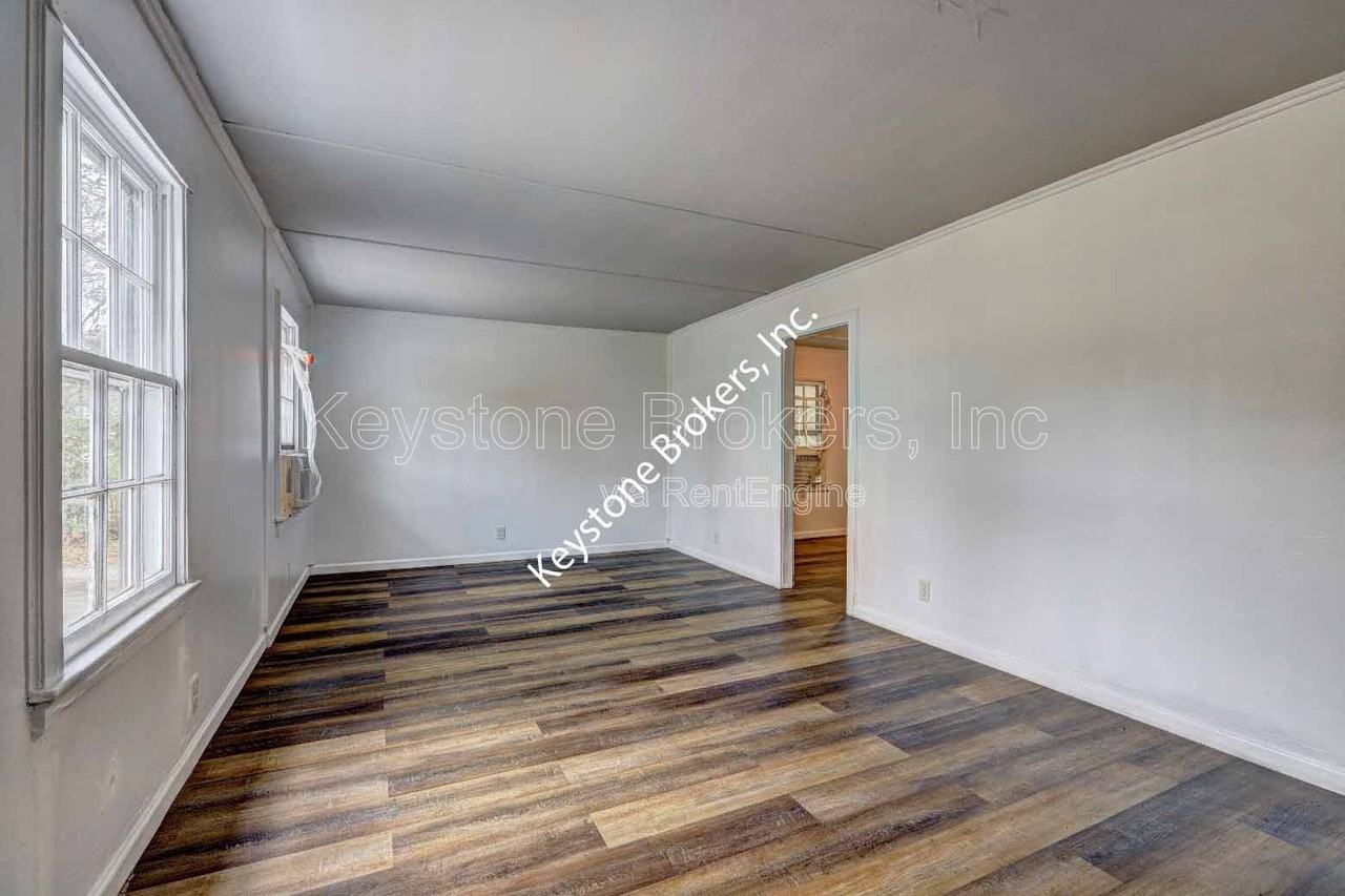 1212 Hartley St - Photo 2 of 11