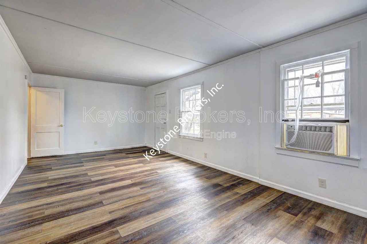 1212 Hartley St - Photo 3 of 11