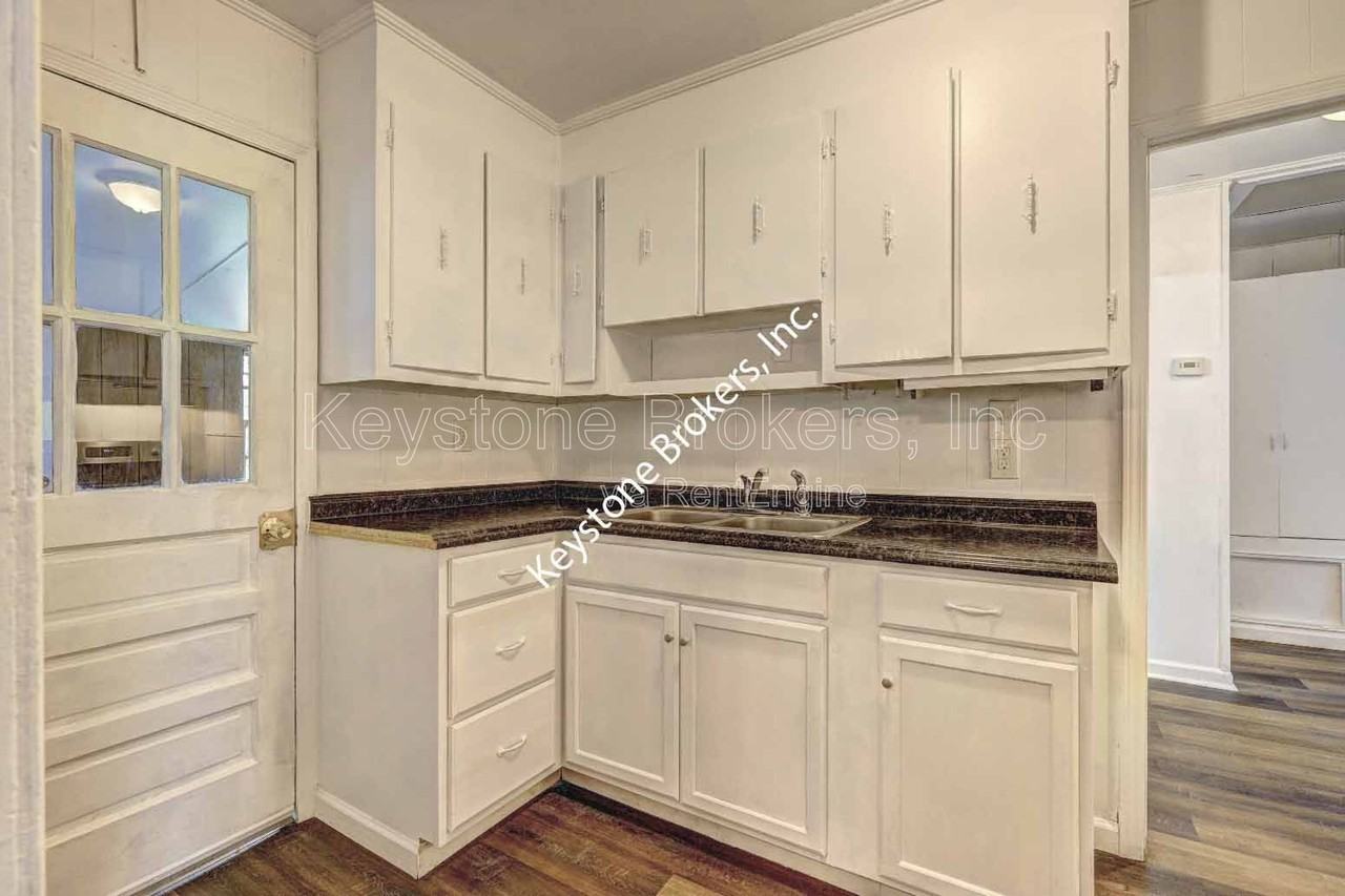 1212 Hartley St - Photo 4 of 11