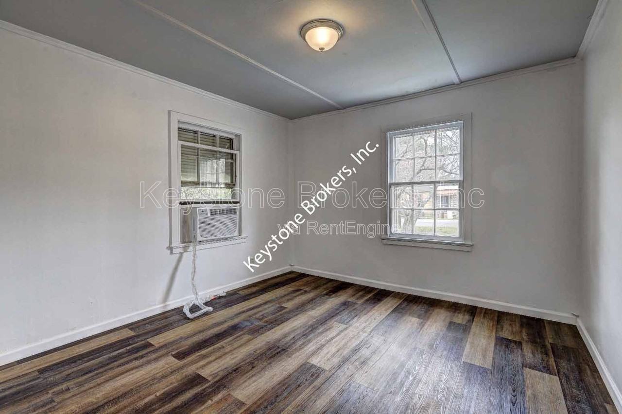 1212 Hartley St - Photo 7 of 11