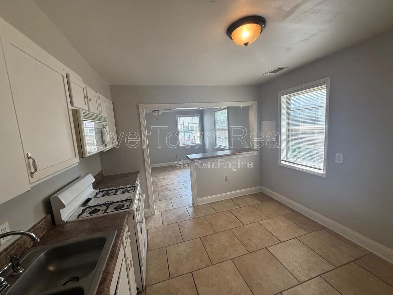 3633 N Lloyd Cir - Photo 3 of 11