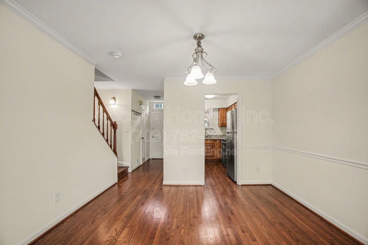 449 Old Town Ct - Photo 5 of 28