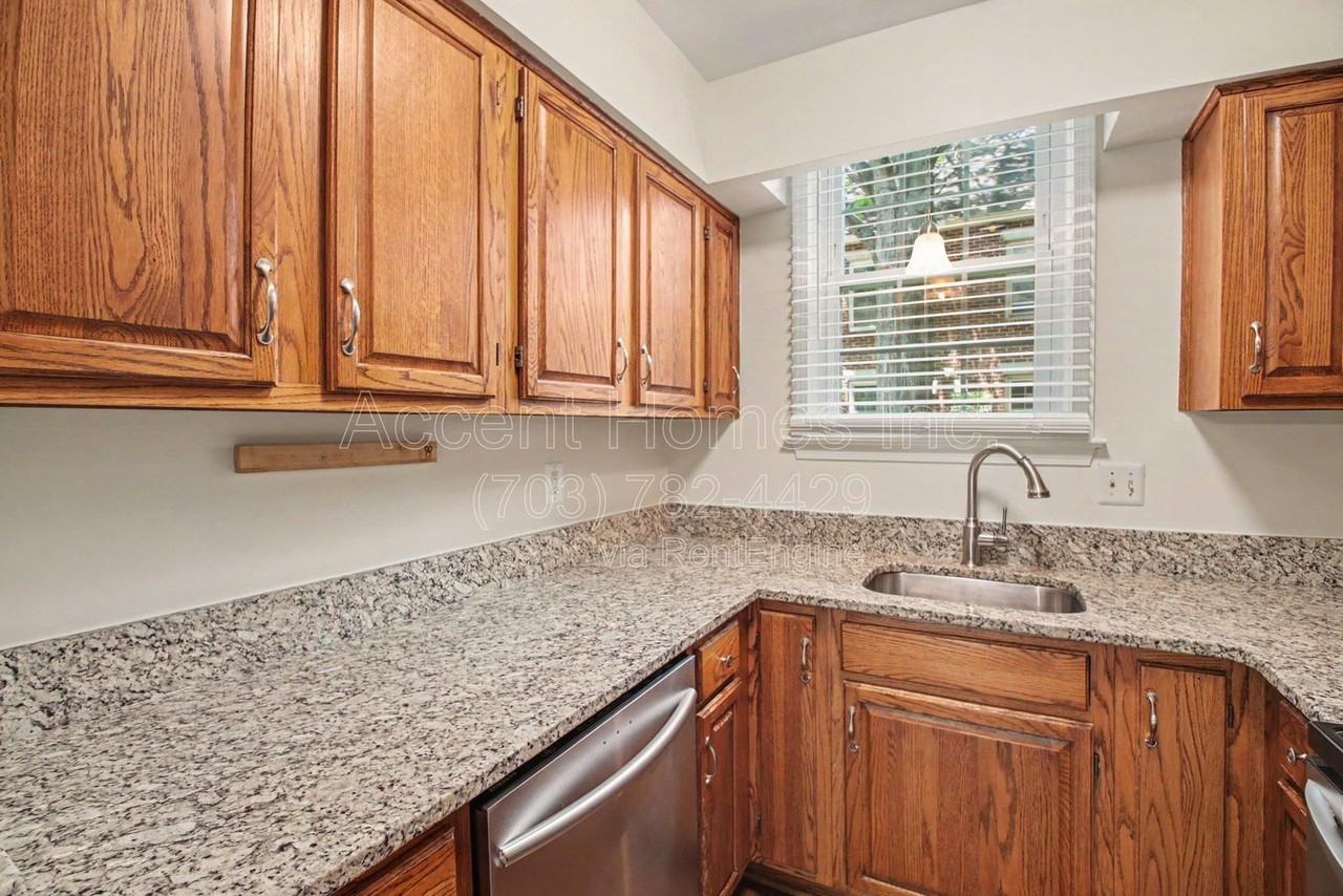 449 Old Town Ct - Photo 6 of 28