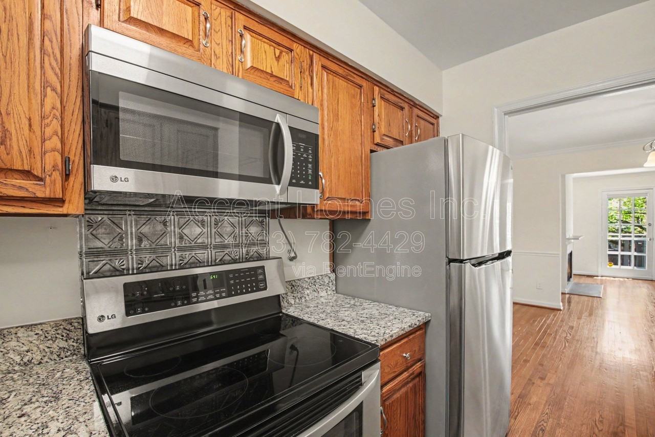 449 Old Town Ct - Photo 7 of 28