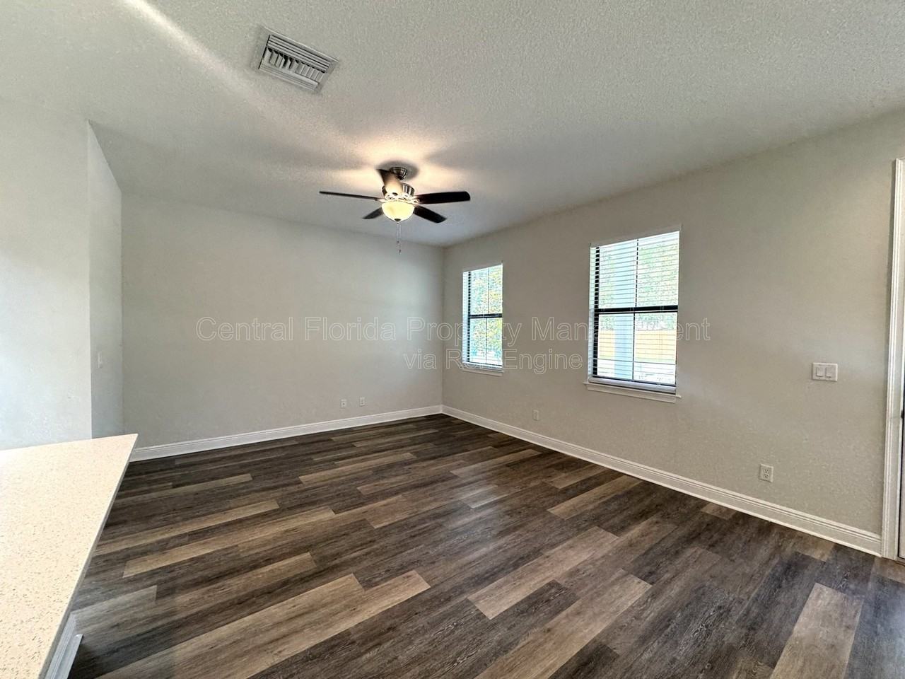2861 Mayer St - Photo 6 of 32