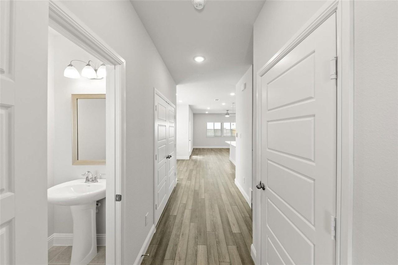1060 Happy Holly Rd - Photo 5 of 30