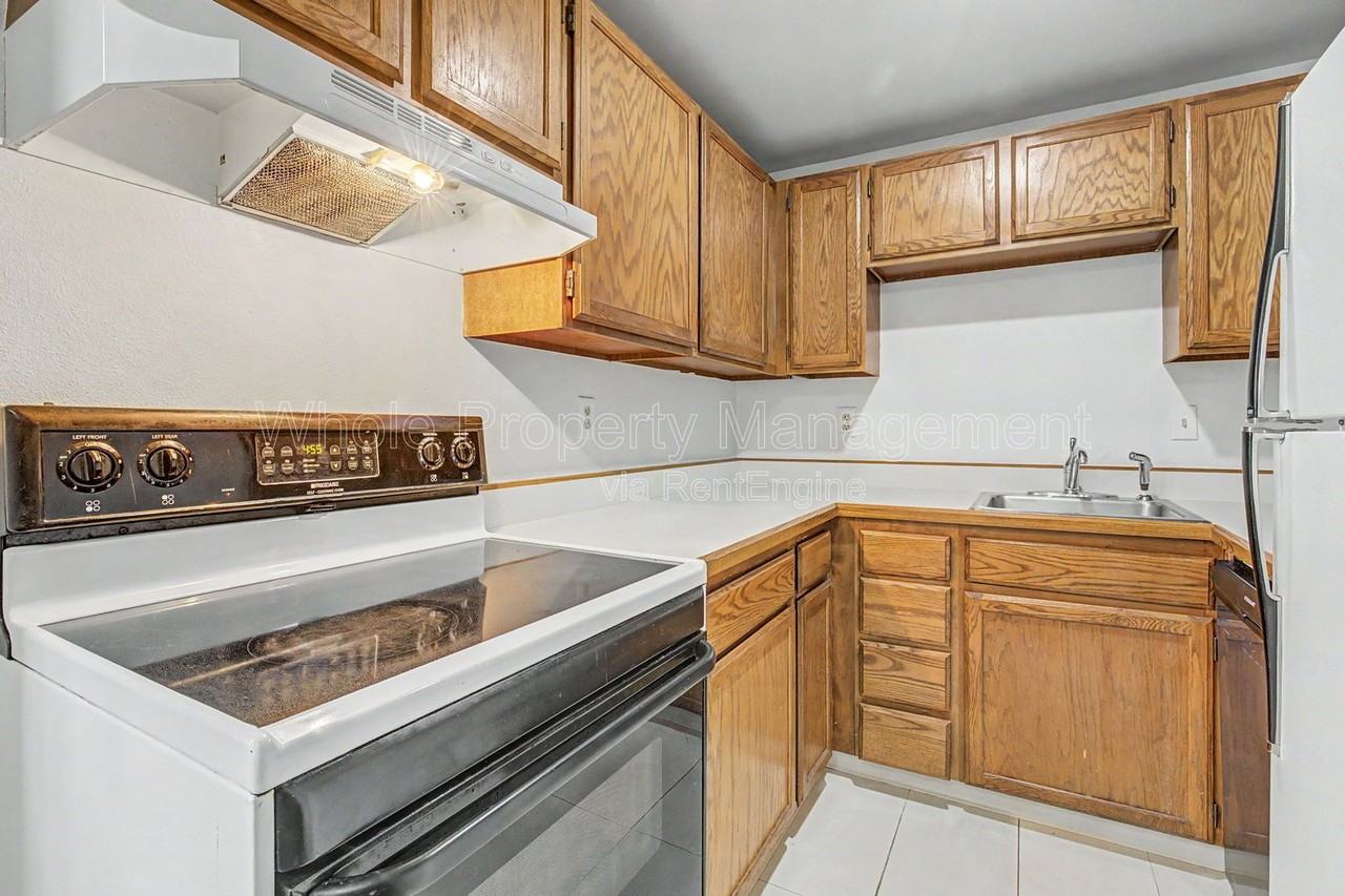 1504 S Ouray Cir #A - Photo 5 of 15