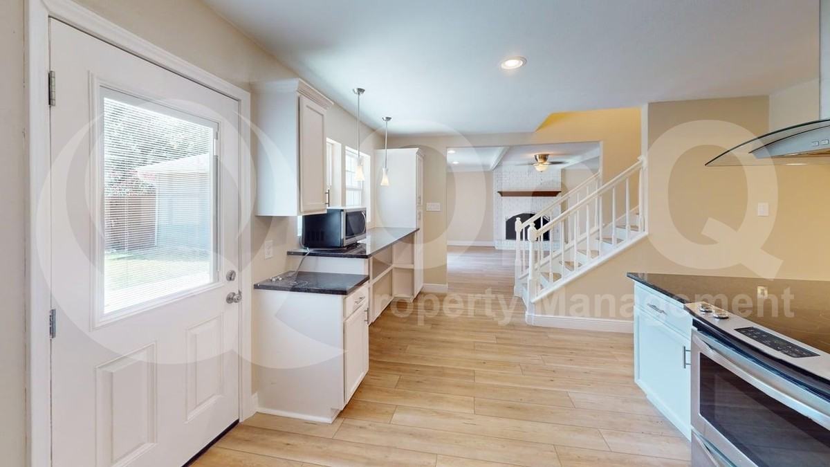 7804 Village Trail Dr - Photo 4 of 19