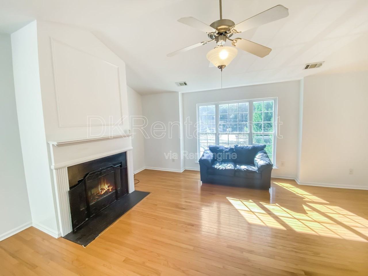 1068 S Gordon Rd - Photo 3 of 20