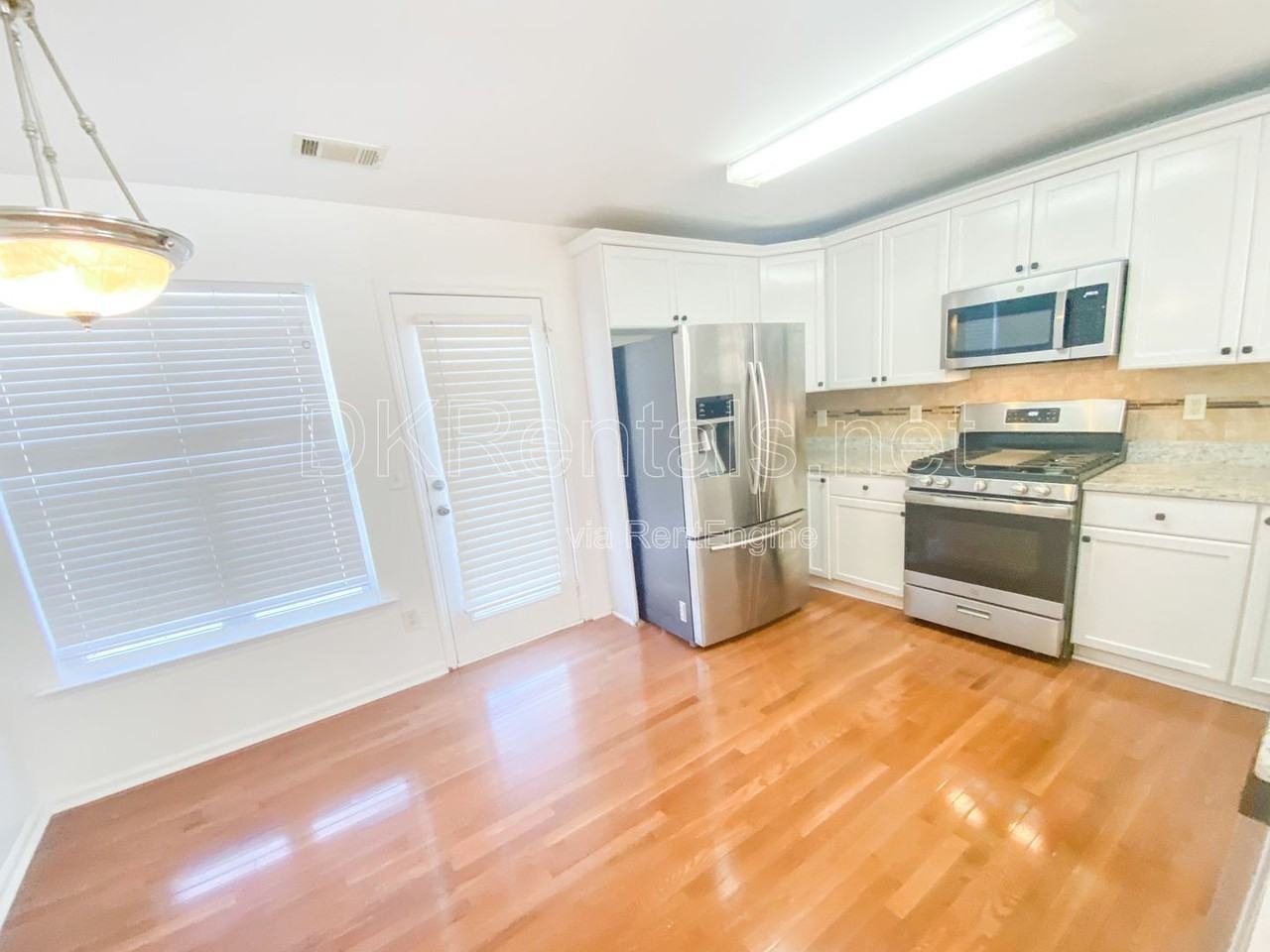 1068 S Gordon Rd - Photo 6 of 20